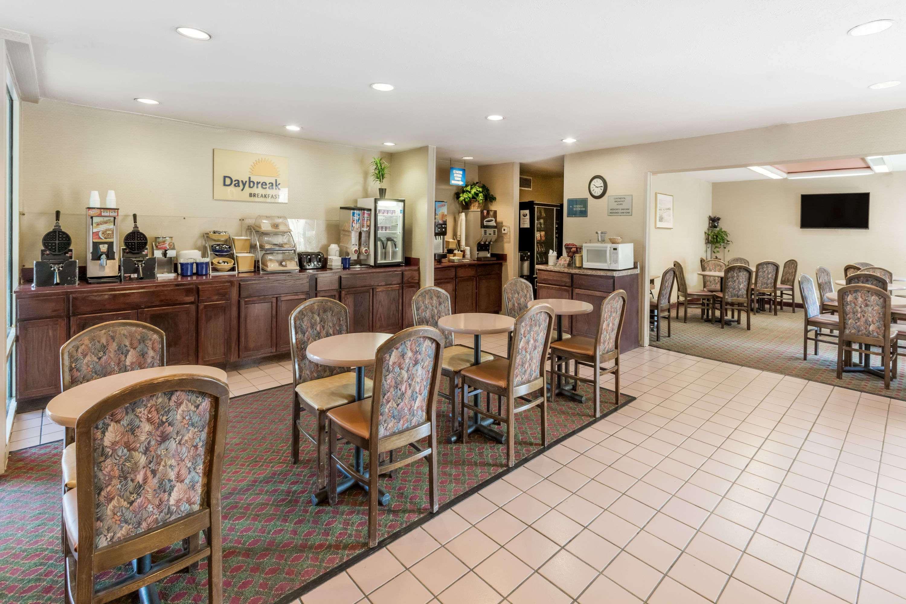 Days Inn By Wyndham West Des Moines - Clive Buitenkant foto