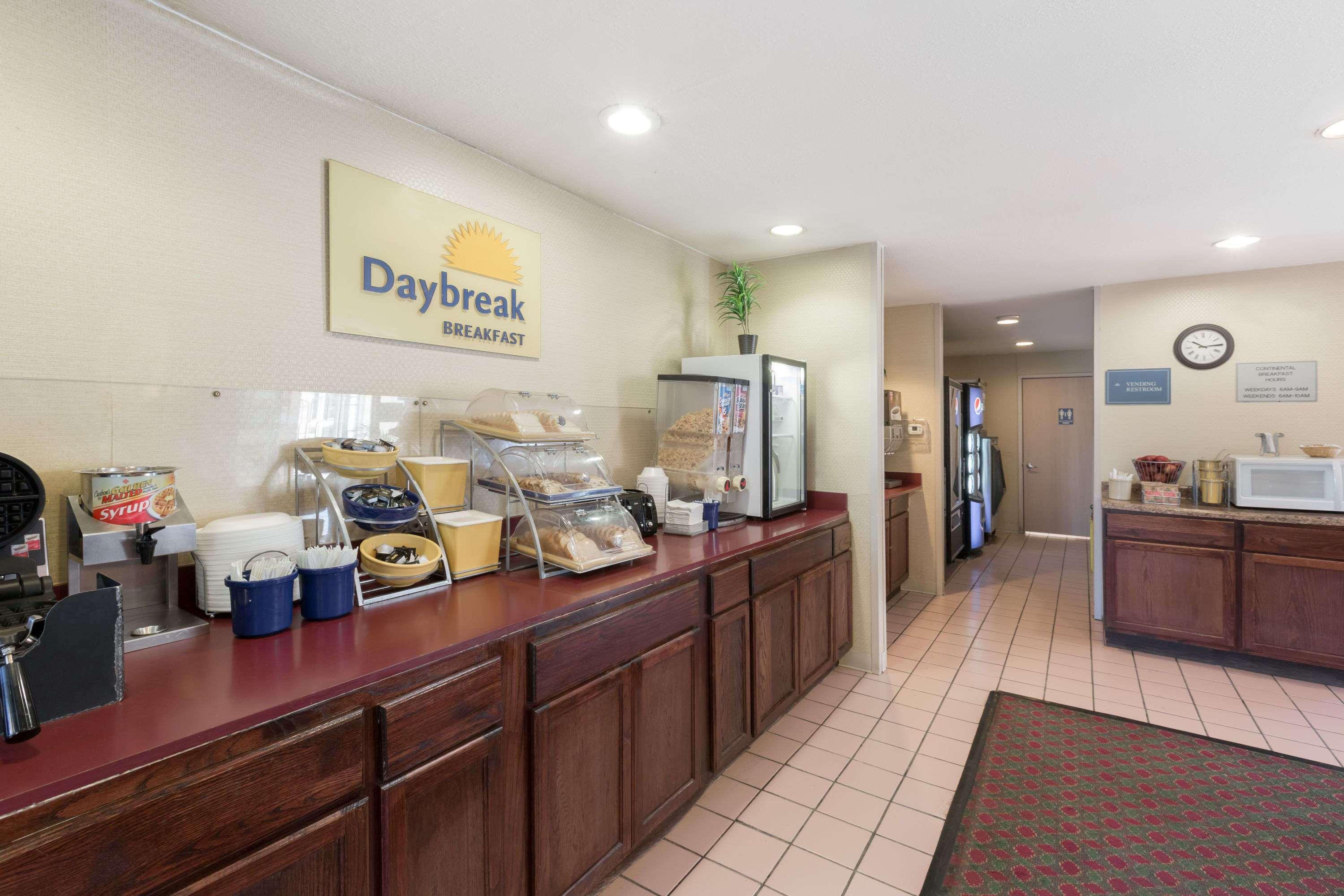 Days Inn By Wyndham West Des Moines - Clive Buitenkant foto