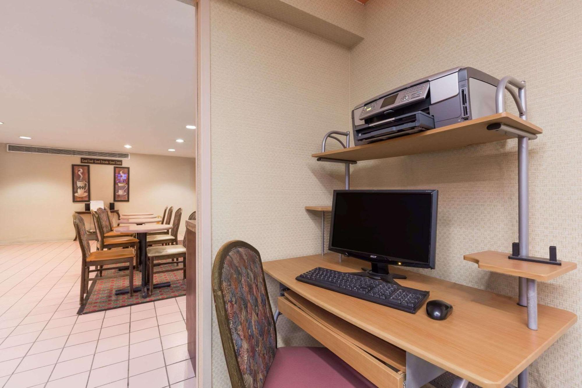 Days Inn By Wyndham West Des Moines - Clive Buitenkant foto